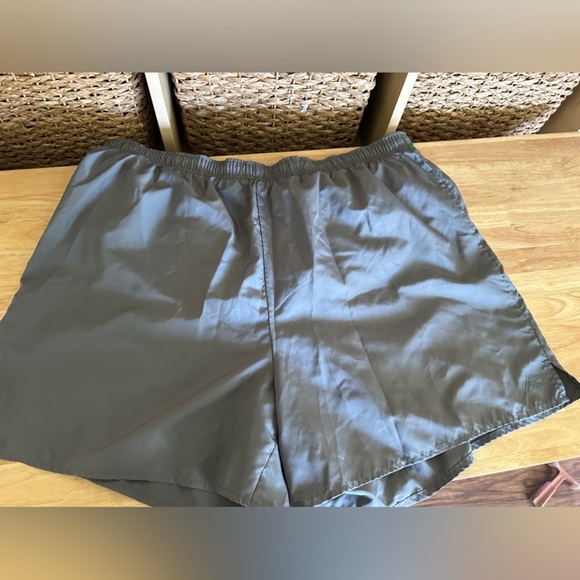 Womens Gray athletic running shorts XXL lined, in like new condition Reebok 0058 - Picture 1 of 4